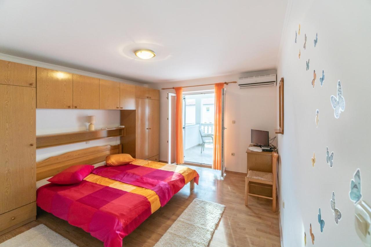 Apartments And Rooms By The Sea Palit, Rab - 5010 Buitenkant foto