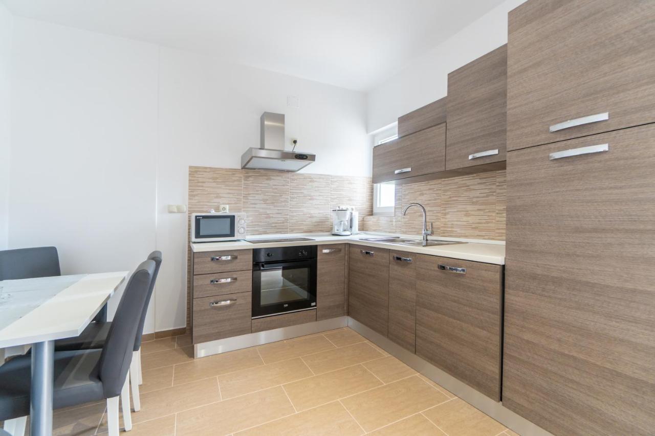 Apartments And Rooms By The Sea Palit, Rab - 5010 Buitenkant foto