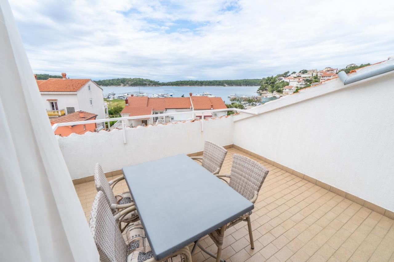 Apartments And Rooms By The Sea Palit, Rab - 5010 Buitenkant foto