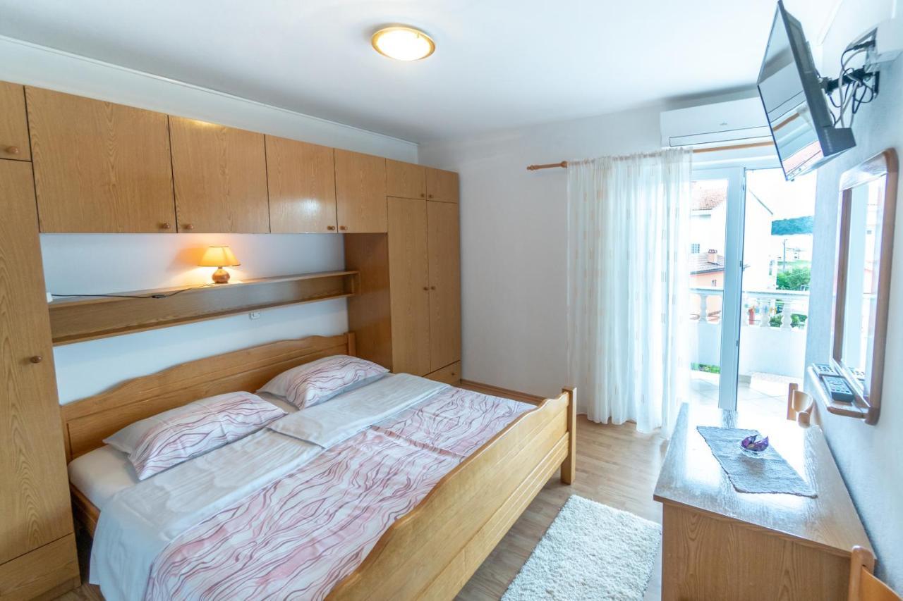 Apartments And Rooms By The Sea Palit, Rab - 5010 Buitenkant foto