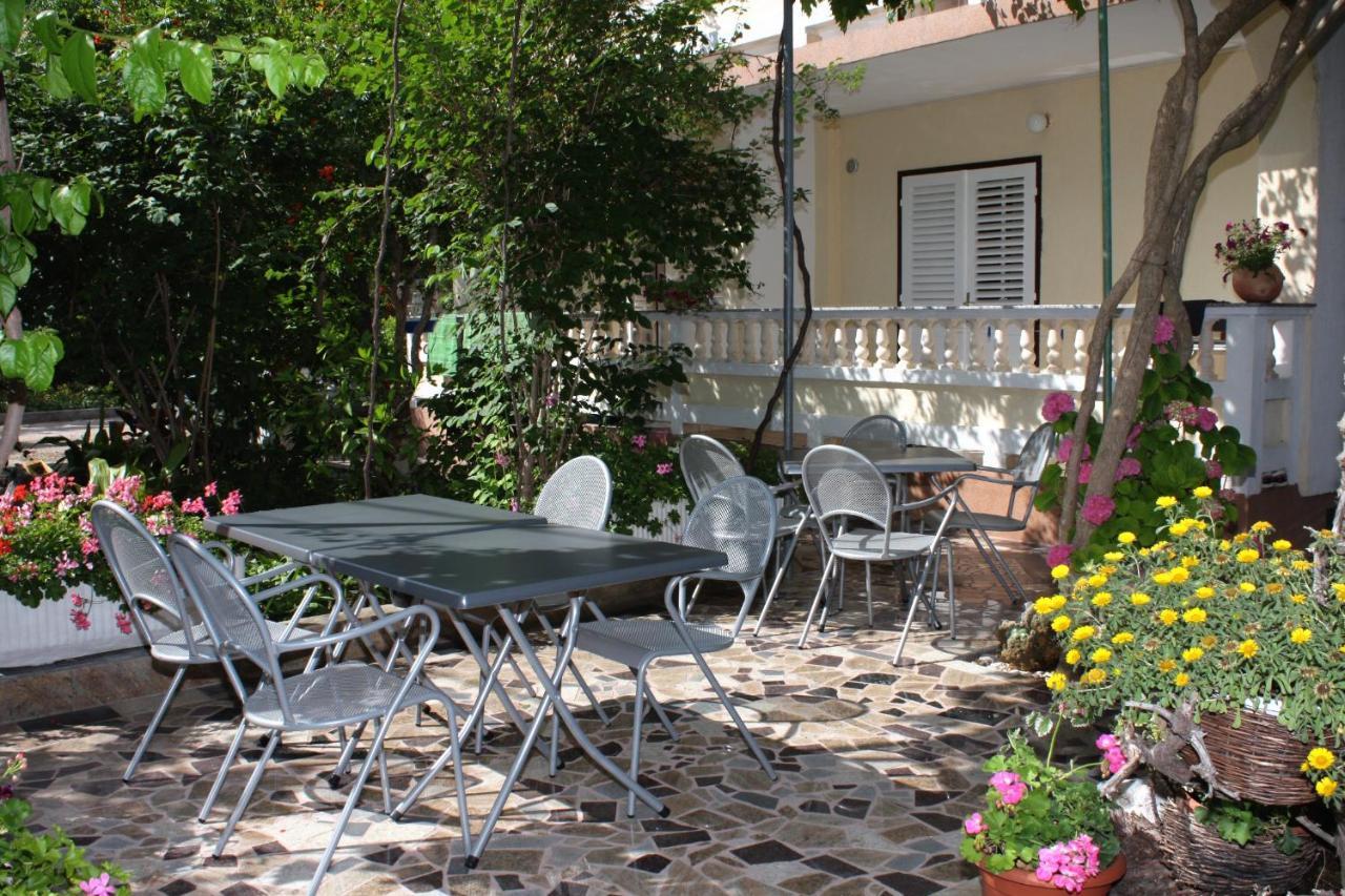 Apartments And Rooms By The Sea Palit, Rab - 5010 Buitenkant foto