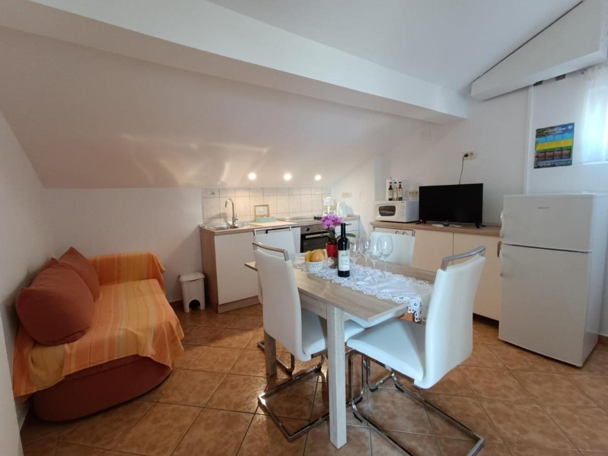 Apartments And Rooms By The Sea Palit, Rab - 5010 Buitenkant foto
